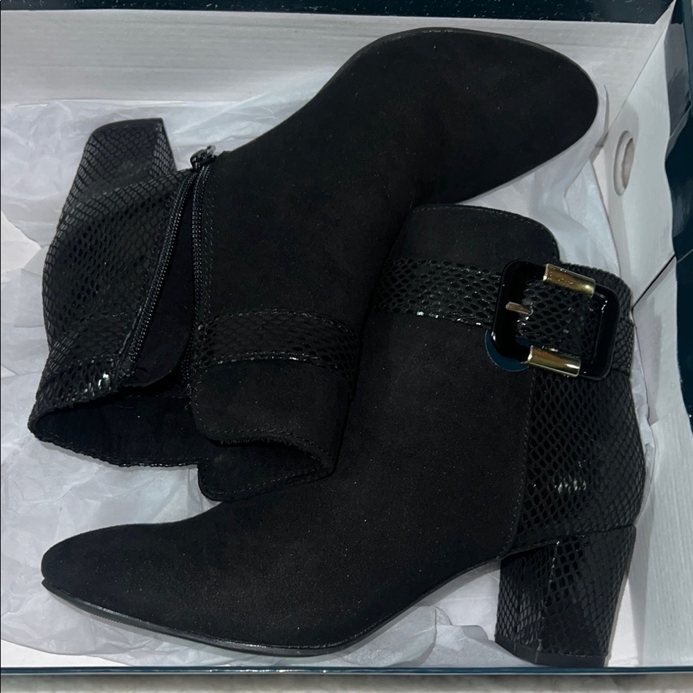 Karen Scott Black Heeled Boots with Sleek‎ Silhouette